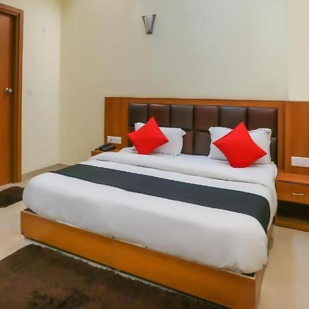 Hotel Capital O Bvh Hospitality Near Pvr Ansal Plaza Greater Noida Exterior foto